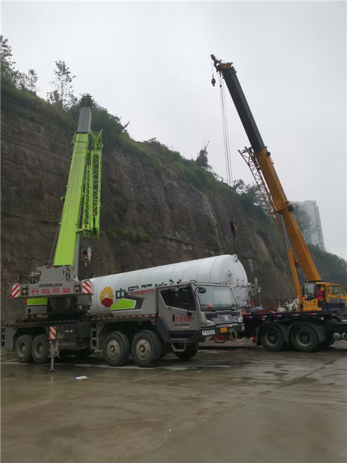 西充县“不怕风雨冻”—— 吊车的 “恶劣环境适应” 技术